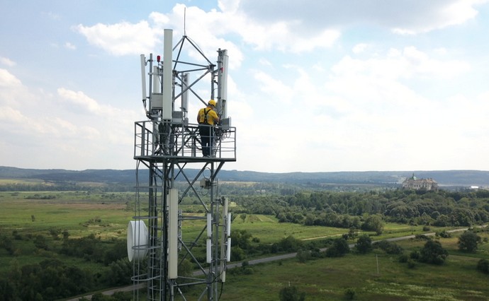 Вишка базової станції оператора для передачі 4G сигналу. Marketnet
